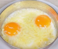 Kaşarlı Yumurta
